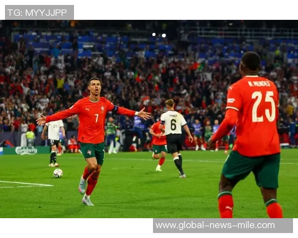 天下足球C罗测试揭秘他的足球天赋与职业生涯的精彩瞬间